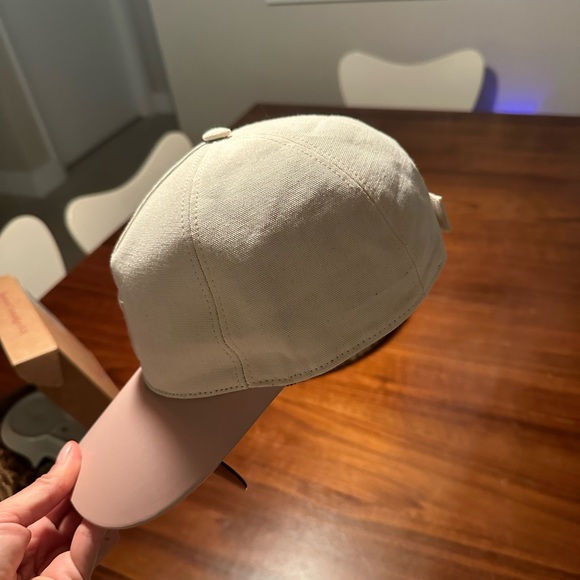 Fendi hat with sunglasses - Picture 4 of 10